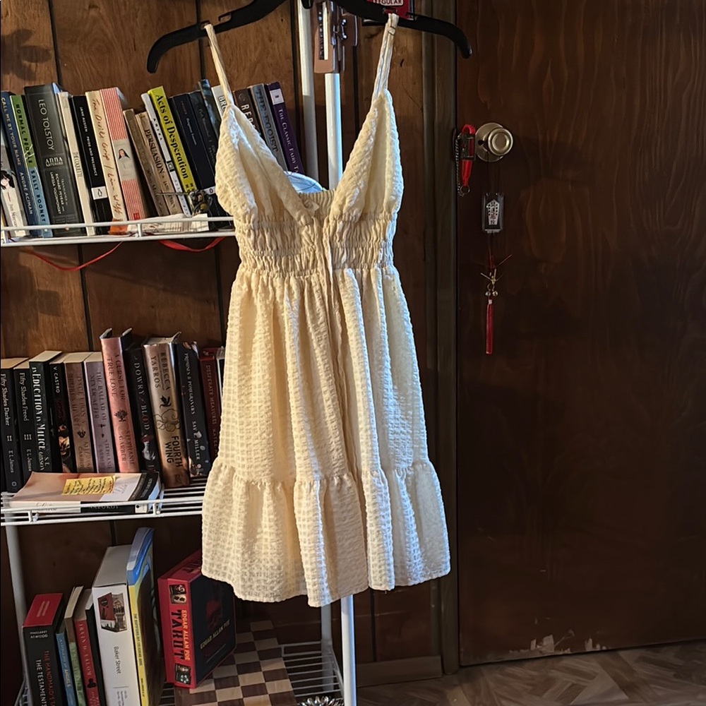 Chic Cream Sleeveless Dress